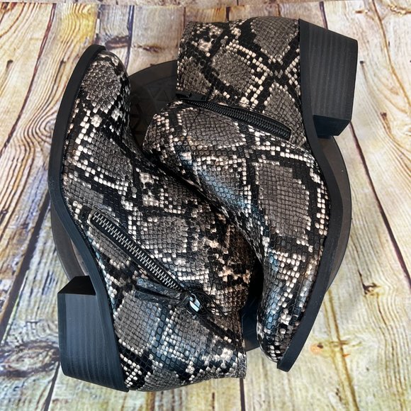Arizona Women's Western Gray Snake Print Side Zip Ankle Boots Booties Size 7 - Picture 5 of 8